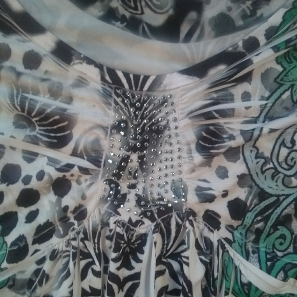 Beautiful blouse - Picture 3 of 3